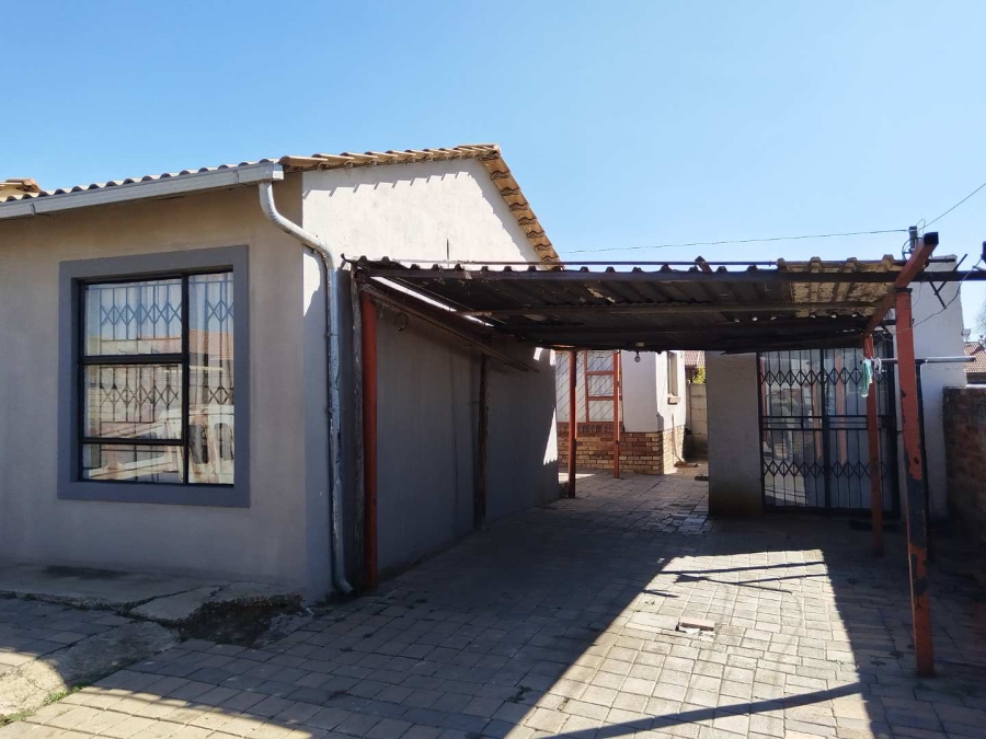 6 Bedroom Property for Sale in Olievenhoutbosch A H Gauteng