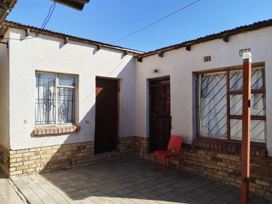 6 Bedroom Property for Sale in Olievenhoutbosch A H Gauteng