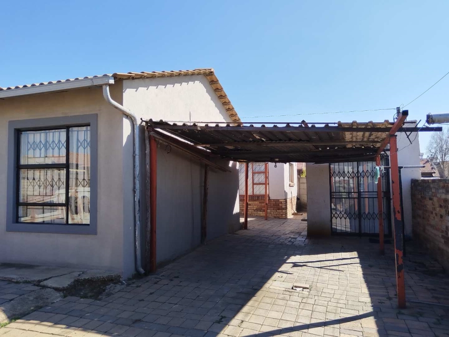 6 Bedroom Property for Sale in Olievenhoutbosch A H Gauteng
