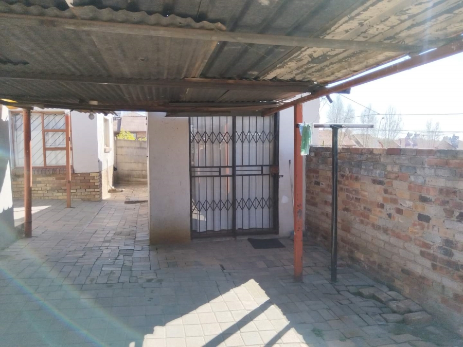 6 Bedroom Property for Sale in Olievenhoutbosch A H Gauteng