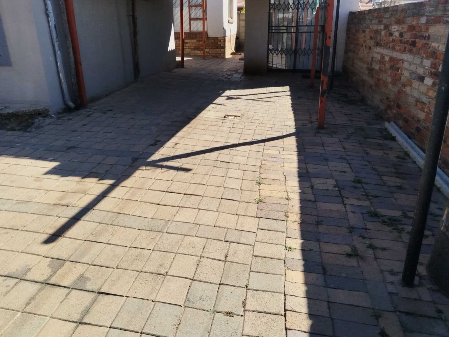 6 Bedroom Property for Sale in Olievenhoutbosch A H Gauteng