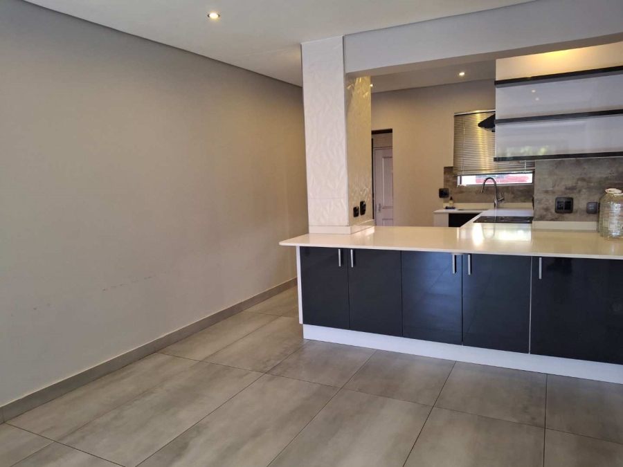 To Let 2 Bedroom Property for Rent in Strathavon Gauteng
