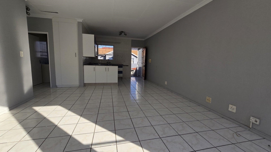 To Let 2 Bedroom Property for Rent in New Redruth Gauteng