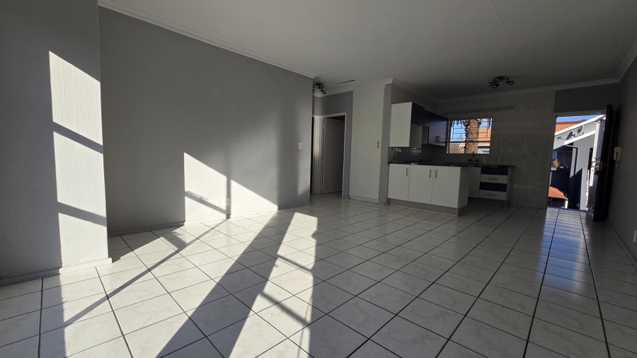 To Let 2 Bedroom Property for Rent in New Redruth Gauteng