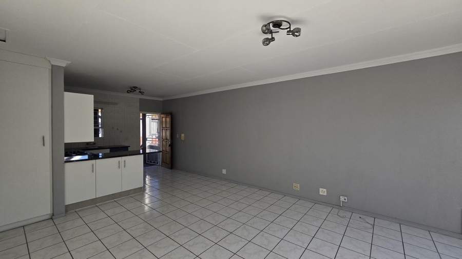 To Let 2 Bedroom Property for Rent in New Redruth Gauteng