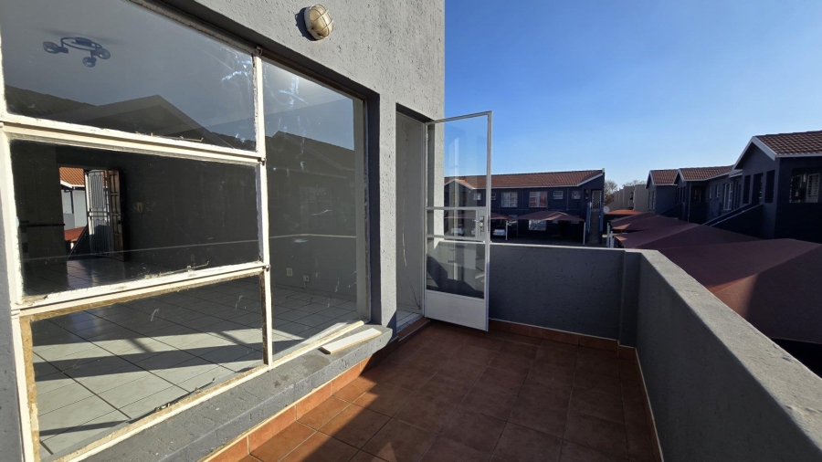 To Let 2 Bedroom Property for Rent in New Redruth Gauteng
