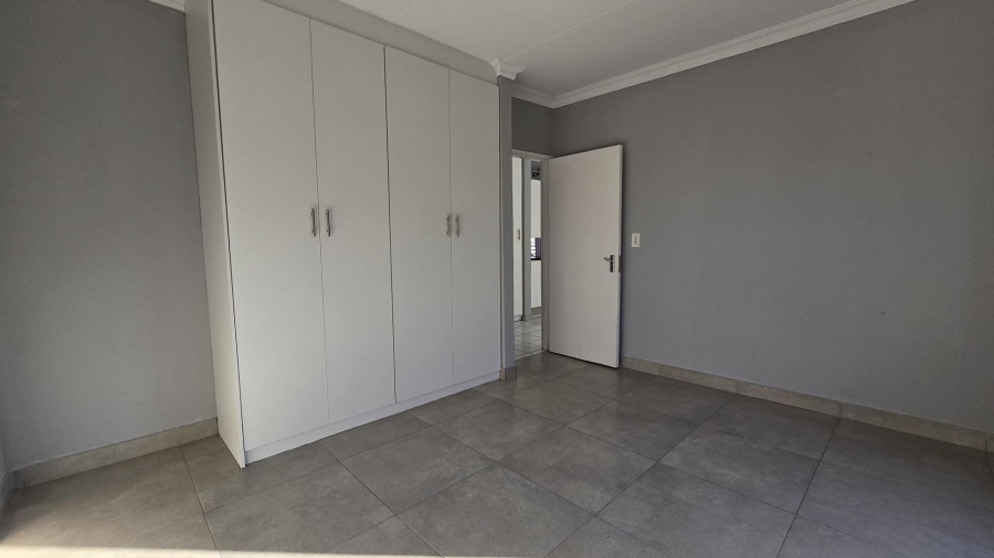To Let 2 Bedroom Property for Rent in New Redruth Gauteng