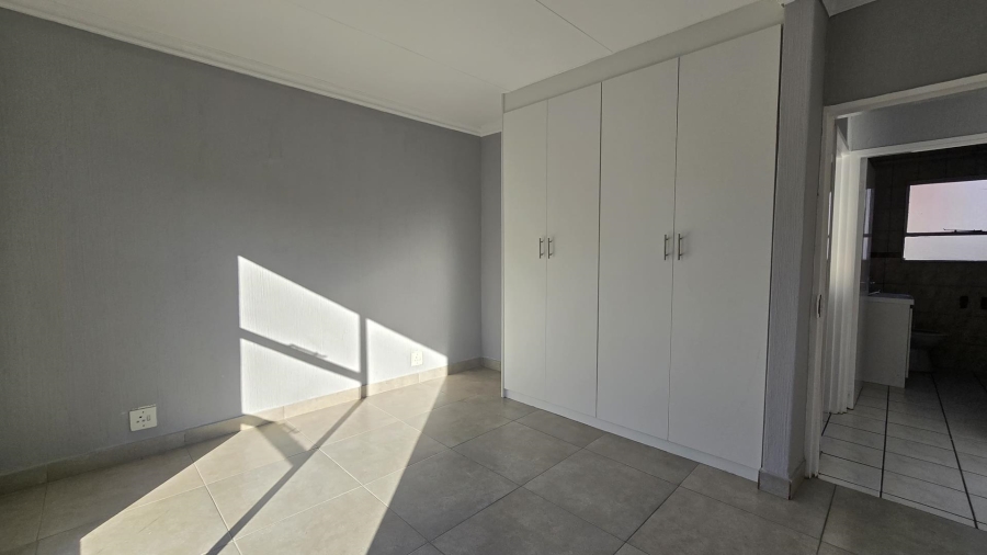 To Let 2 Bedroom Property for Rent in New Redruth Gauteng