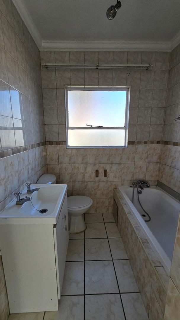 To Let 2 Bedroom Property for Rent in New Redruth Gauteng