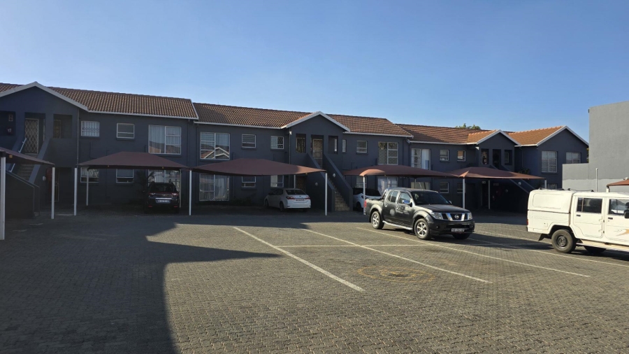 To Let 2 Bedroom Property for Rent in New Redruth Gauteng
