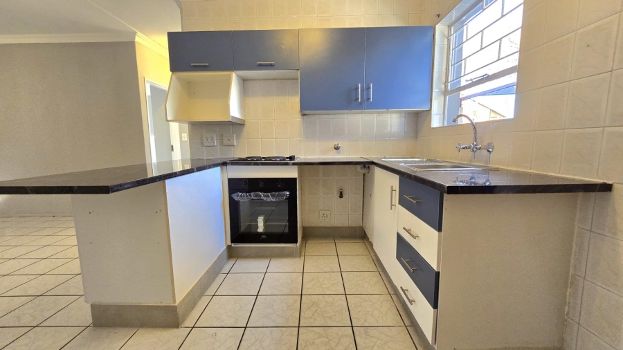 To Let 2 Bedroom Property for Rent in New Redruth Gauteng