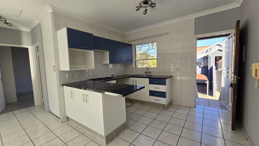 To Let 2 Bedroom Property for Rent in New Redruth Gauteng