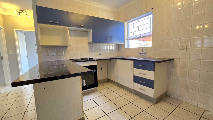 To Let 2 Bedroom Property for Rent in New Redruth Gauteng