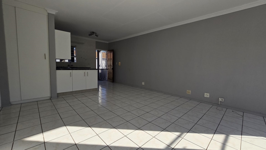 To Let 2 Bedroom Property for Rent in New Redruth Gauteng