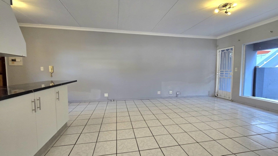 To Let 2 Bedroom Property for Rent in New Redruth Gauteng