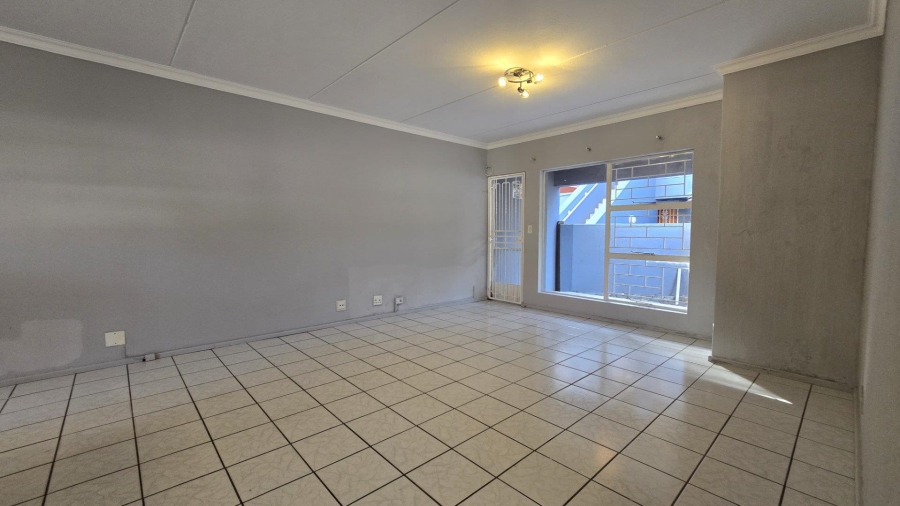 To Let 2 Bedroom Property for Rent in New Redruth Gauteng