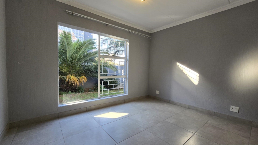 To Let 2 Bedroom Property for Rent in New Redruth Gauteng