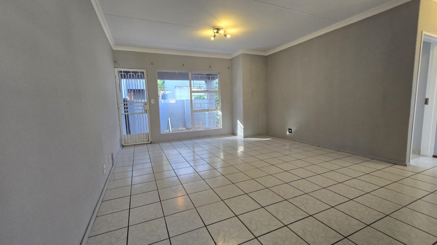 To Let 2 Bedroom Property for Rent in New Redruth Gauteng