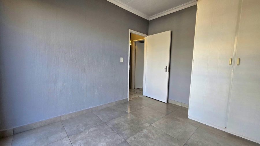 To Let 2 Bedroom Property for Rent in New Redruth Gauteng
