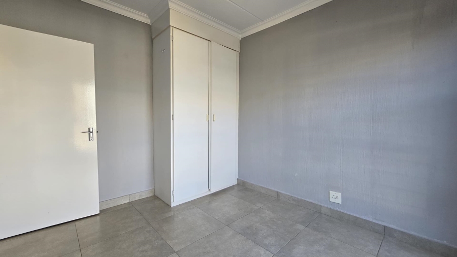 To Let 2 Bedroom Property for Rent in New Redruth Gauteng