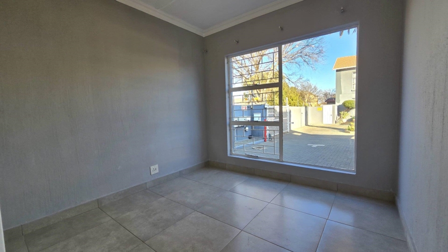 To Let 2 Bedroom Property for Rent in New Redruth Gauteng
