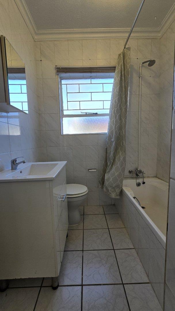 To Let 2 Bedroom Property for Rent in New Redruth Gauteng