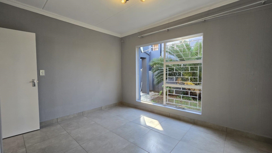 To Let 2 Bedroom Property for Rent in New Redruth Gauteng