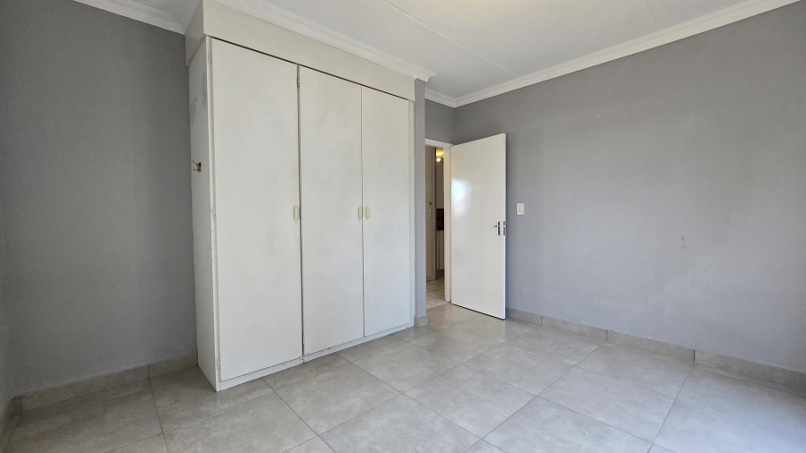 To Let 2 Bedroom Property for Rent in New Redruth Gauteng