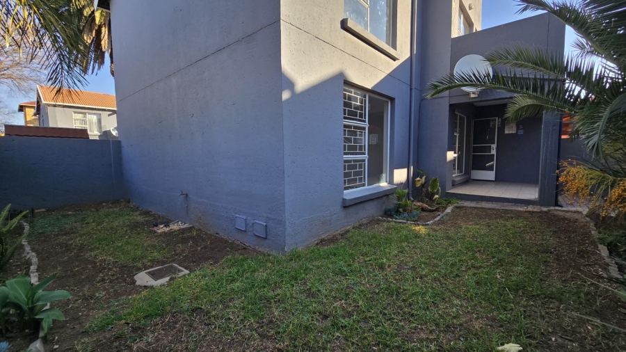To Let 2 Bedroom Property for Rent in New Redruth Gauteng