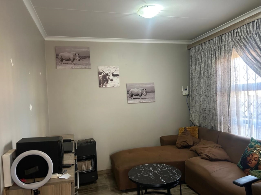 3 Bedroom Property for Sale in Clayville Gauteng