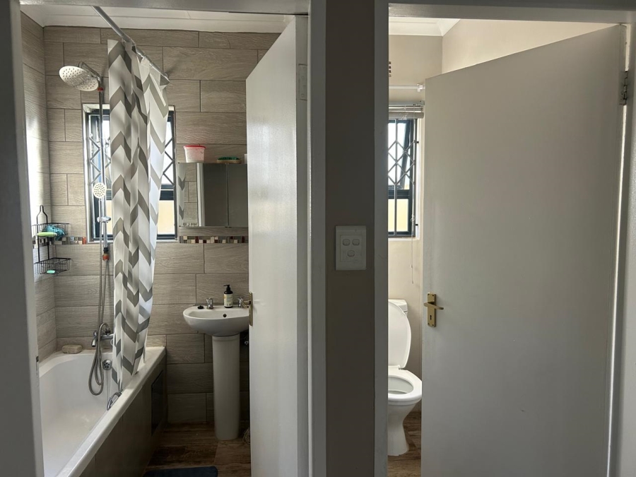 3 Bedroom Property for Sale in Clayville Gauteng