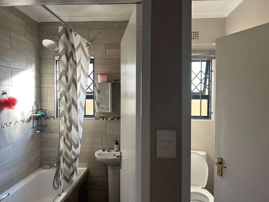3 Bedroom Property for Sale in Clayville Gauteng