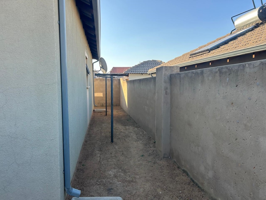 3 Bedroom Property for Sale in Clayville Gauteng