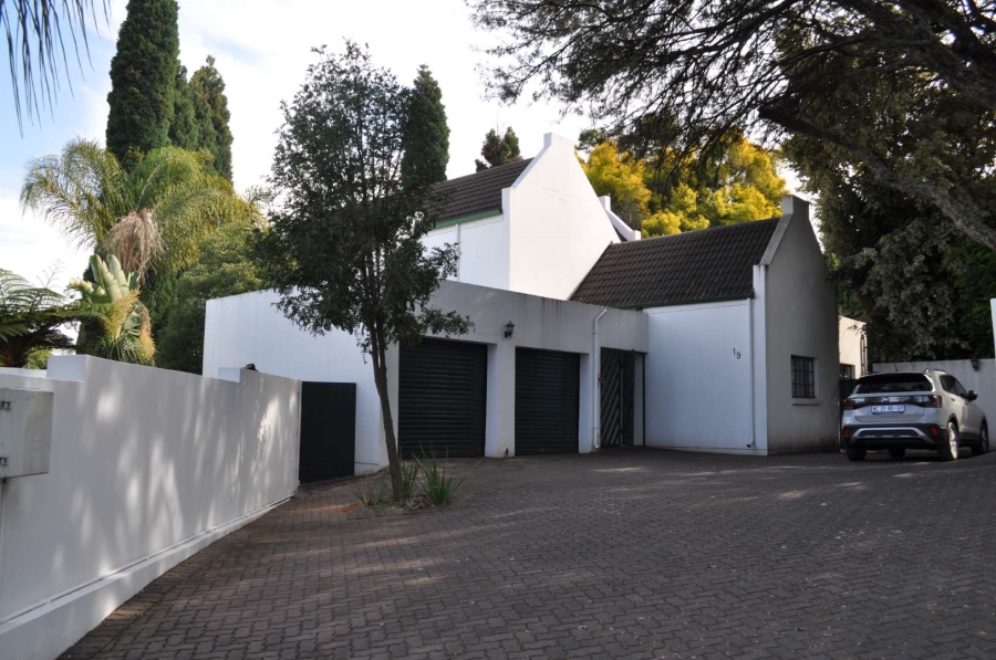 3 Bedroom Property for Sale in Faerie Glen Gauteng