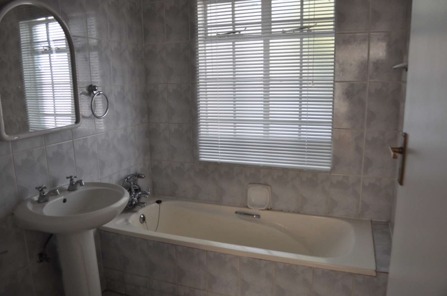 3 Bedroom Property for Sale in Faerie Glen Gauteng