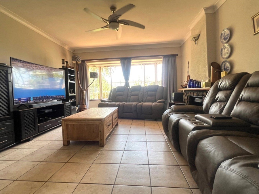 5 Bedroom Property for Sale in Alberante Gauteng