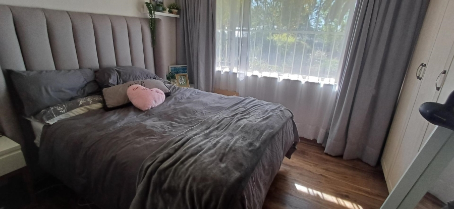 5 Bedroom Property for Sale in Alberante Gauteng