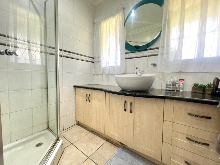 5 Bedroom Property for Sale in Alberante Gauteng