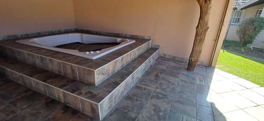 5 Bedroom Property for Sale in Alberante Gauteng