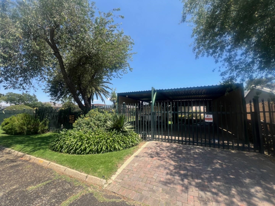 5 Bedroom Property for Sale in Alberante Gauteng