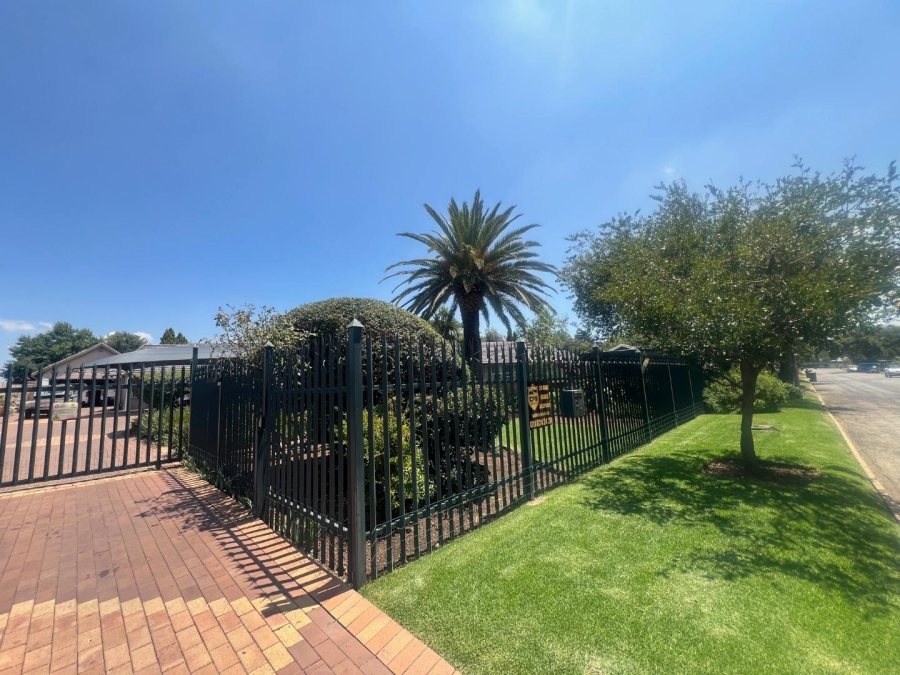 5 Bedroom Property for Sale in Alberante Gauteng