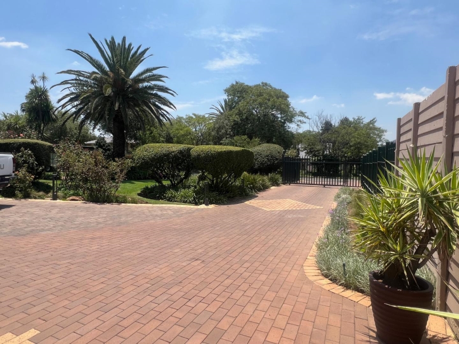5 Bedroom Property for Sale in Alberante Gauteng