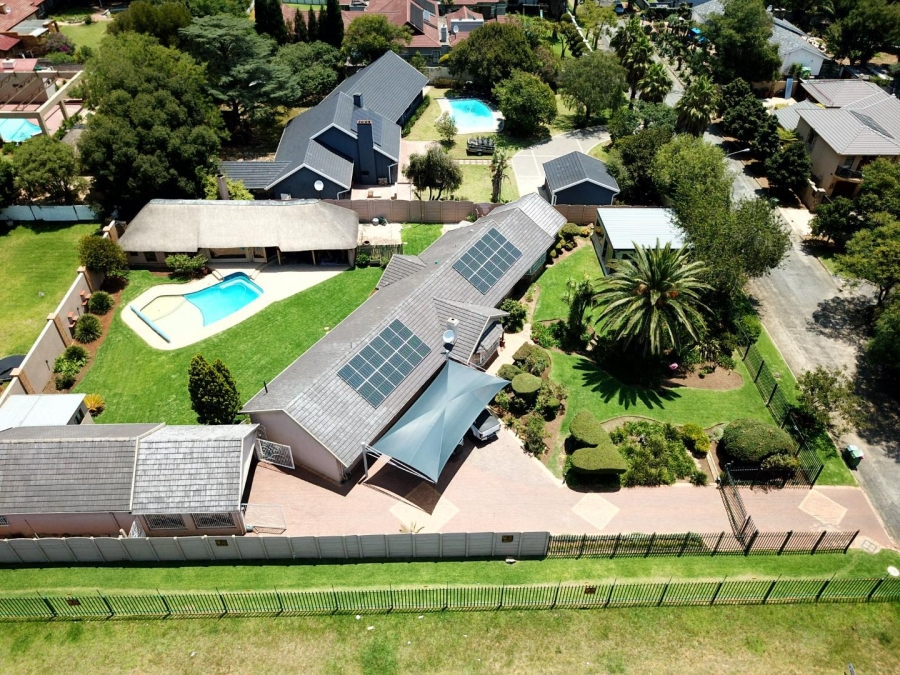 5 Bedroom Property for Sale in Alberante Gauteng