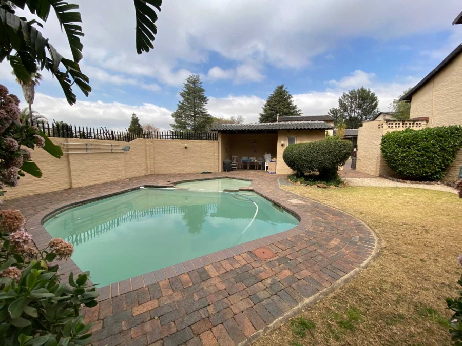 3 Bedroom Property for Sale in Weltevreden Park Gauteng