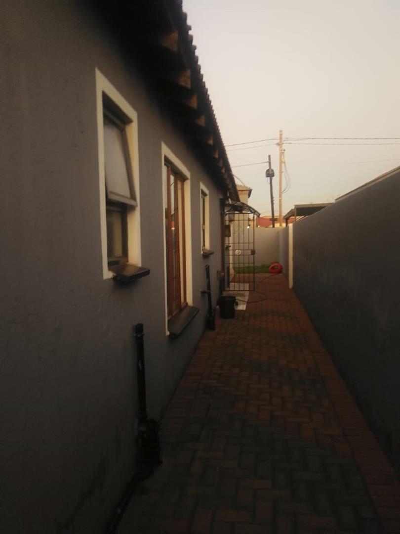 3 Bedroom Property for Sale in Protea Glen Gauteng