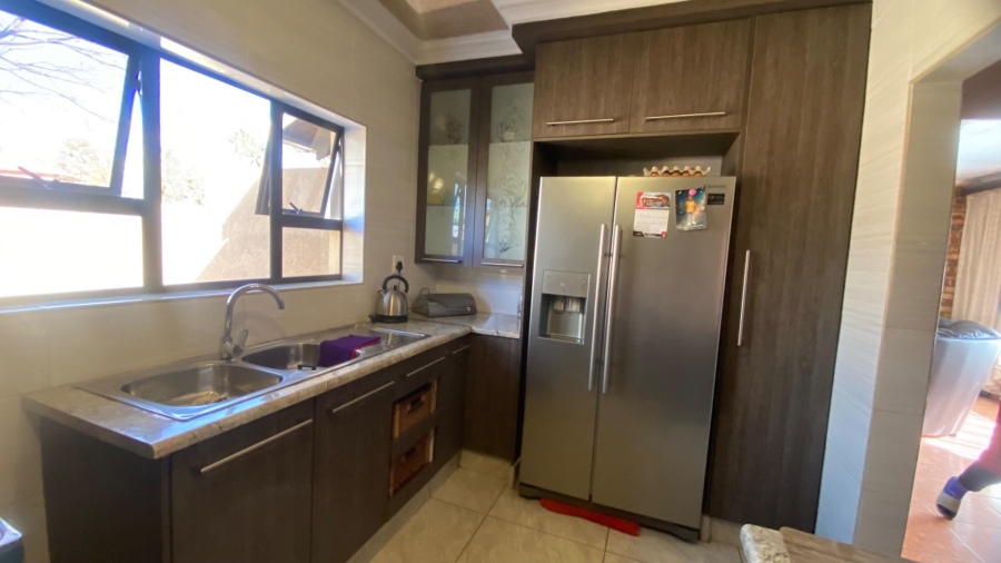 3 Bedroom Property for Sale in Crystal Park Gauteng