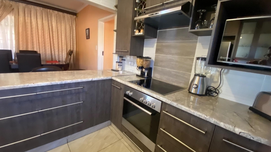 3 Bedroom Property for Sale in Crystal Park Gauteng