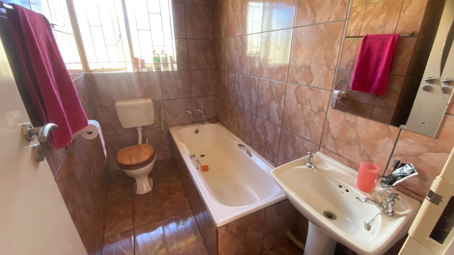 3 Bedroom Property for Sale in Crystal Park Gauteng