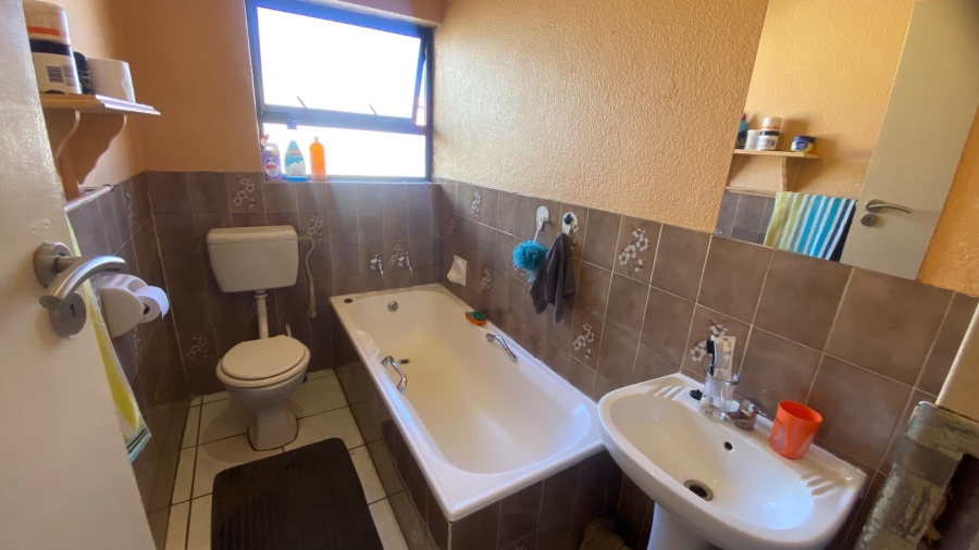 3 Bedroom Property for Sale in Crystal Park Gauteng
