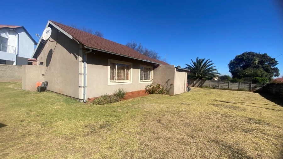 3 Bedroom Property for Sale in Crystal Park Gauteng